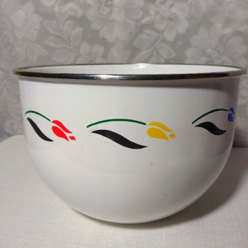 Vintage Kobe Enamelware - Enameled Steel Large Nesting Bowl White & Tulips